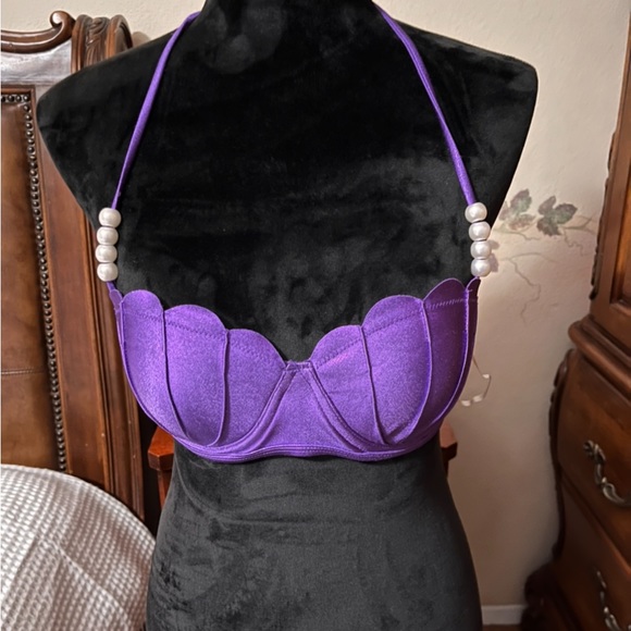 Disney Hot Topic Plus Size
Little Mermaid 2pc Suit - Picture 5 of 7